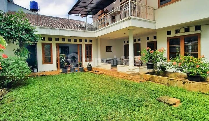 Dijual Rumah Taman Sangat Terawat di Bintaro, Jakarta Selatan