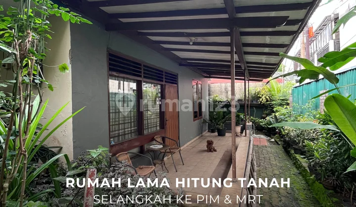 Rumah Lama Hitung Tanah Hadap Utara Strategis di Kebayoran Baru