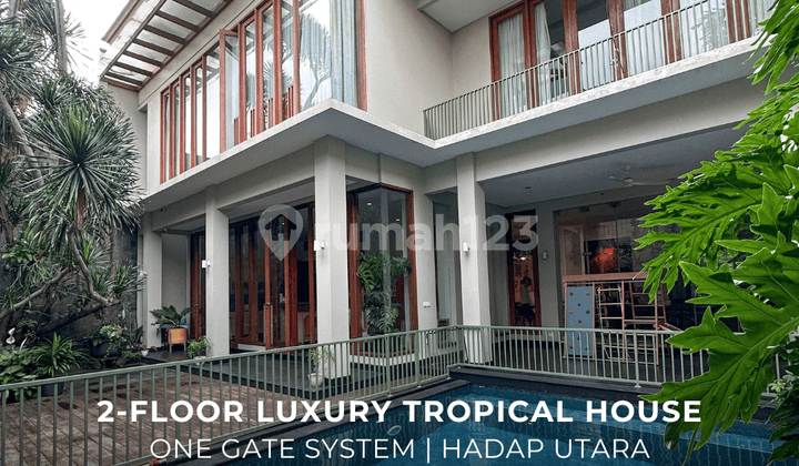 Rumah Mewah Tropikal 2,5 Lantai Area One Gated di Pondok Indah