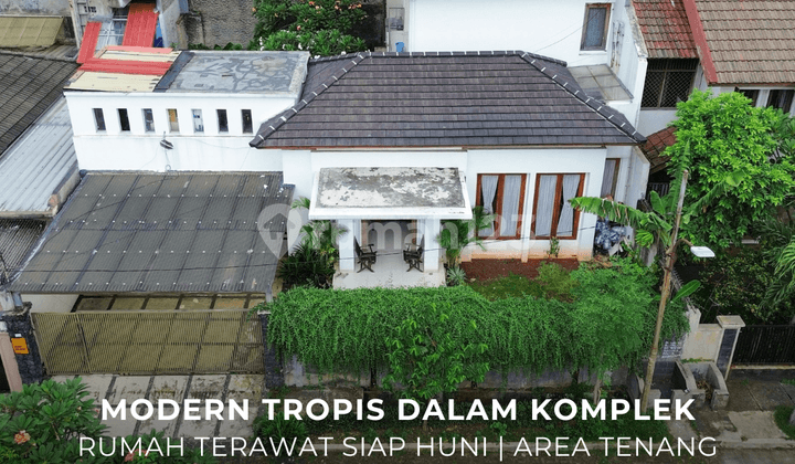 Rumah Modern Tropis Terawat Dalam Komplek Tenang Kebayoran Lama