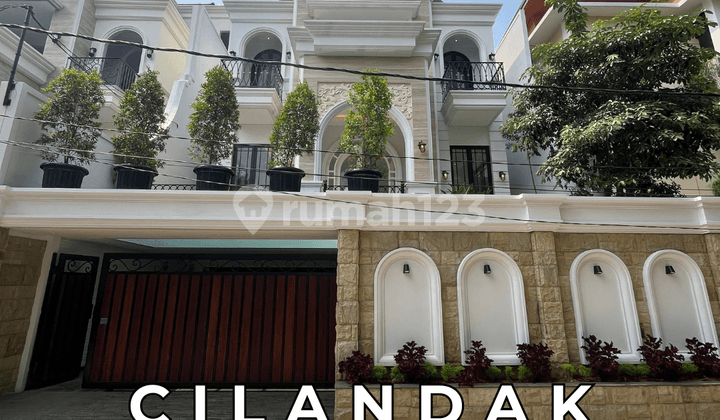 Brand New Modern Classic House Depan Taman Dalam Komplek Cilandak