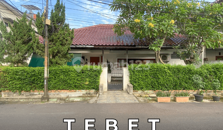 Rumah Terawat Siap Huni Posisi Hook Jalan Lebar 3 Mobil di Tebet