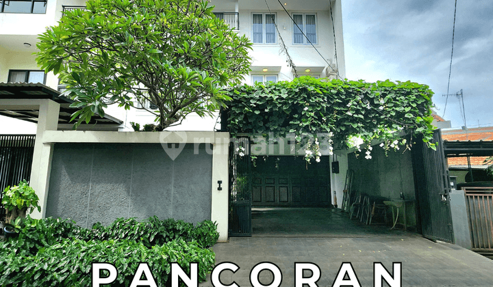 Classic Modern Luxury House in a Gated Community in Pancoran