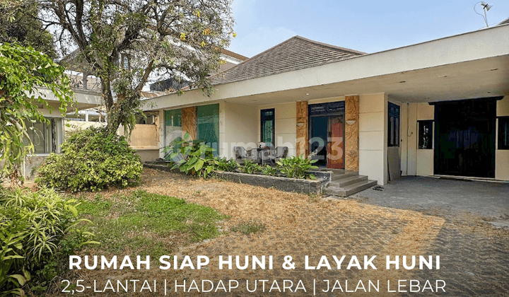 Rumah Siap Huni 2,5 Lantai Hadap Utara Lokasi Strategis Menteng