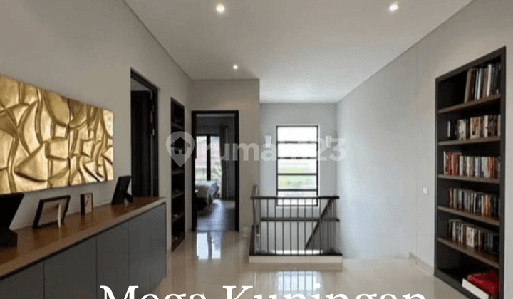 Selling Luxury House at Mega Kuningan, 600Sqm in Size, Price 35M Negotiable