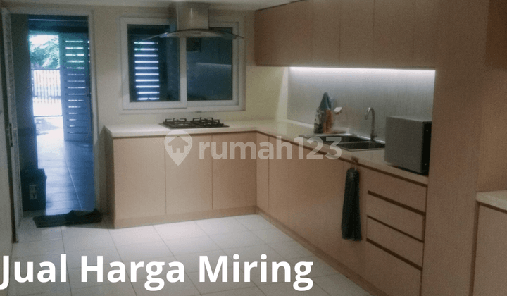 Jual Harga miring Town House at Senayan Residence Luas 300sqm,harga 16M