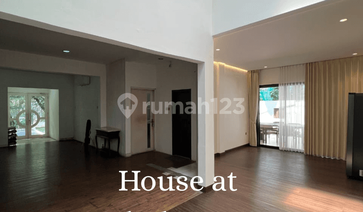 Quick Sale House in Pakubuwono Area, Size 469 sqm, Price 26M Negotiable