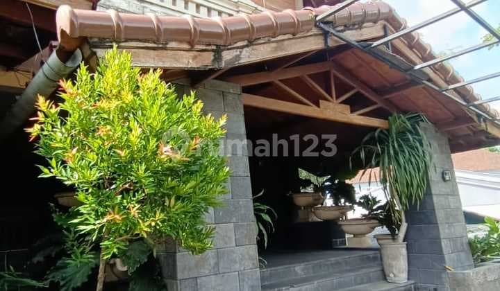 Dijual Rumah Luas Balinese Style Dengan Mini Rooftop di Kerobokan