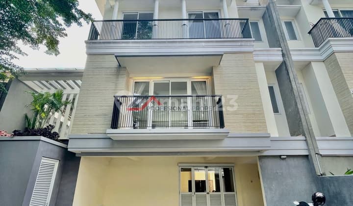Rumah Dalam Townhouse Dengan Private Pool, Pejaten Jakarta Selatan