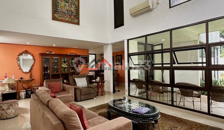 Rumah konsep kontemprorer dengan taman luas dalam komplek besar dekat pangkalan jati golf