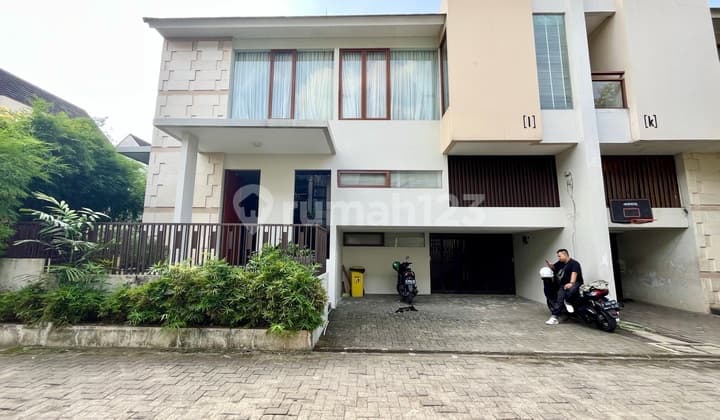 Rumah Minimalis Dengan Private Pool Dalam Komplek Kemang Bangka Jakarta Selatan