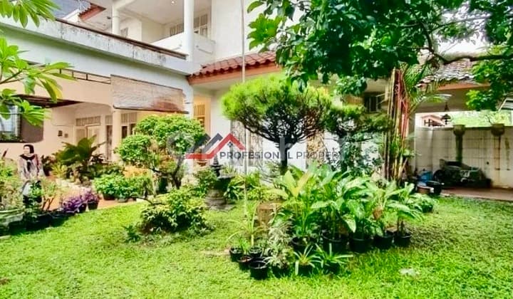 Rumah Siap Huni Dilegkapi Kolam Renang Posisi Hook Area Lebak Bulus, Jakarta Selatan