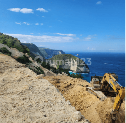 Land Near Sea Cliff Of Nusa Penida Beach
