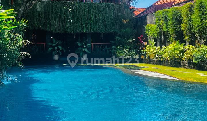 Villa Near Icon Mall Sajur with 2 Kitchen Areas