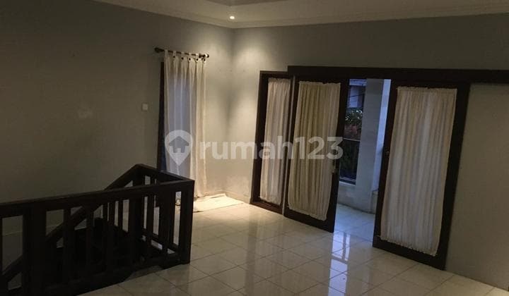 House 4 Bedrooms, Semi Furnished And Private Pool