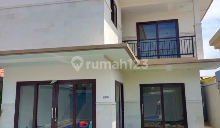 Rent 3 Bedrooms 2 Floor In Sanur, Kolam Renang dan Taman