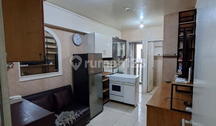 Disewakan Tahunan Apartemen Greenbay Pluit 2Br Semi Furnish (Coast View C) Lantai Sedang View Kota dan Taman