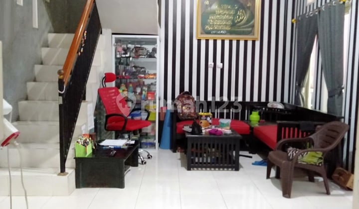 Comfortable House with Easy Access to the Highway at Permata Kopo.