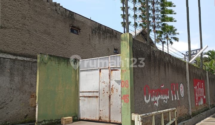 Gudang Strategis Akses Masuk Tronton di Kopo Bihbul