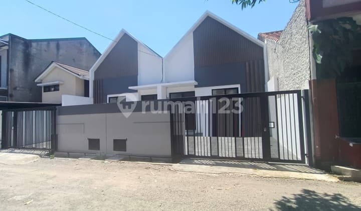 Rumah Bagus Dan Baru, Ada 2 Unit Kondisi Siap Huni di Kopo Permai