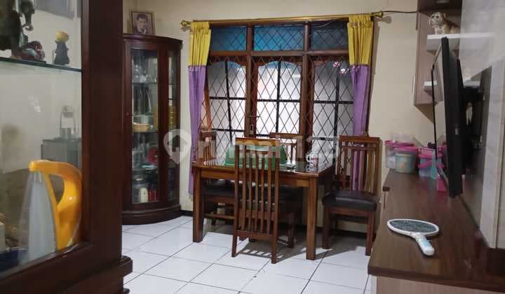 Ruko + Kost 3 Lantai, Lokasi Ramai di Cigondewah