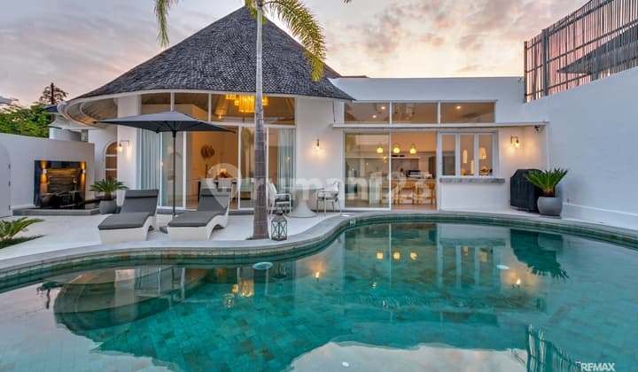 Villa Steps To The Beach Clubs For Sale, In Berawa.