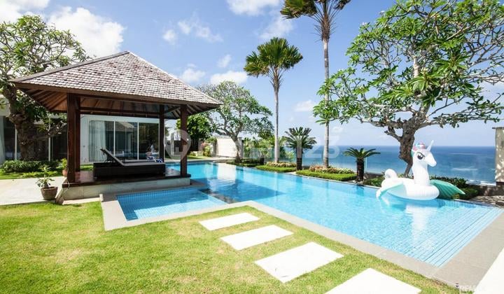 Exclusive cliff-front luxury villa with spectacular ocean view in Pandawa, Nusa Dua.
