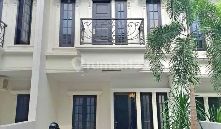 Rumah Modern Classic Townhouse Di Jagakarsa Jakarta Selatan