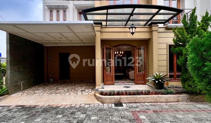 Rumah mewah dalam Townhouse Kebagusan di Jakarta selatan