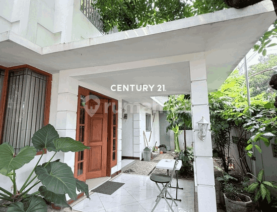 For Sale: House with Large Land in a Strategic Location Near Tanah Kusir