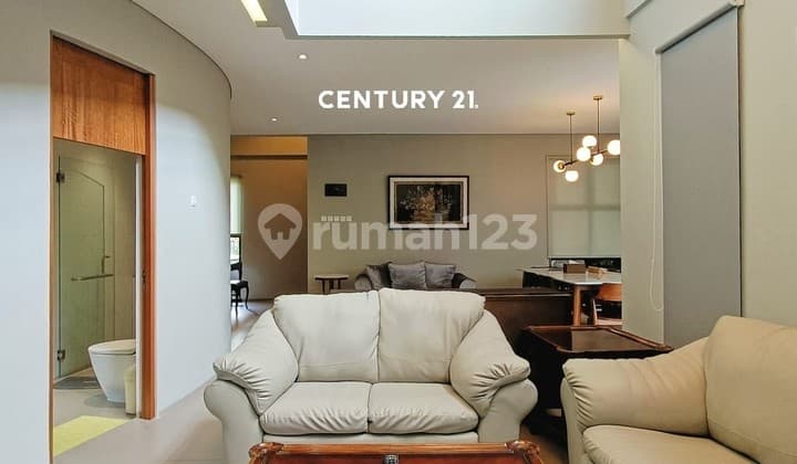 Rumah Cantik Siap Huni Dilengkapi Swimming Pool di Sektor 9