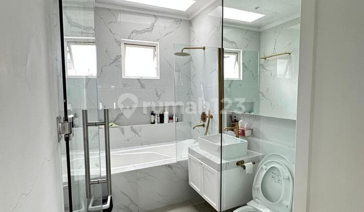 Dijual Rumah Green Lake City, Cluster Eropa | Luas 90 m2 | 3 + 1 KT, 3 + 1 KM | Renov | Hadap Utara | Listrik 4400 W | Semi Furnish | Harga 2,8 M