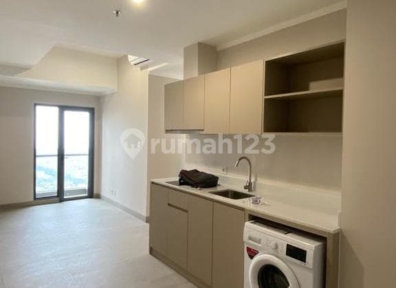 Apartement Menara Jakarta 3 BR Semi Furnished Baru