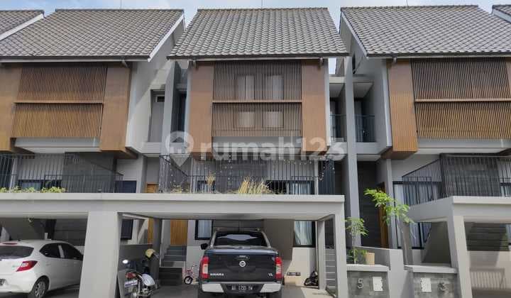 Rumah Singopuran Kartosuro Dekat Pintu Tol