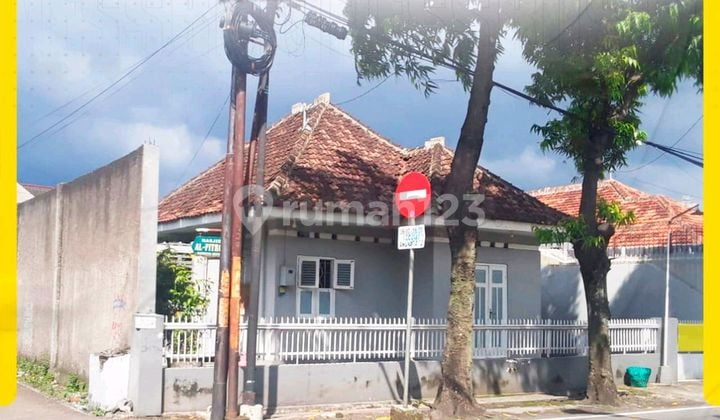 Sewa Tengah Kota Solo Akses 2 Mobil Strategis
