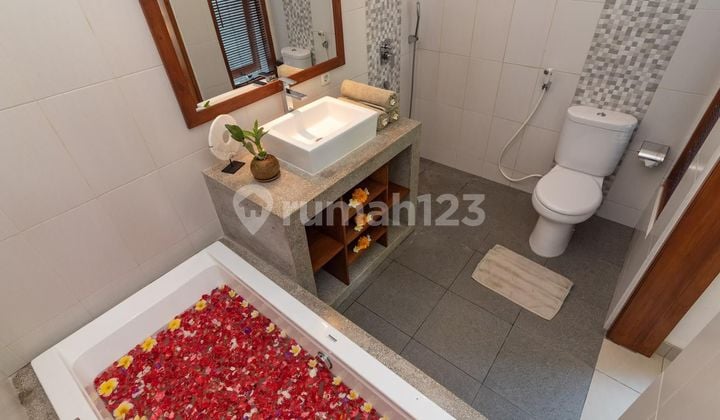 For Sale 2 Floor Villa With 3 br And Fantastic View In Lovina