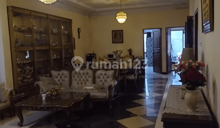 Jual Rumah + Toko 2,5 Lantai Luas 300m Sentiong Jakarta Pusat