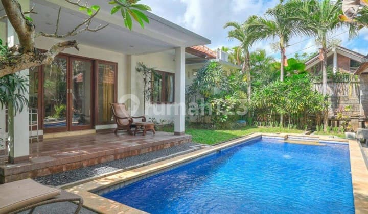 Villa Siap Huni Dekat Pantai Berawa Canggu Bali