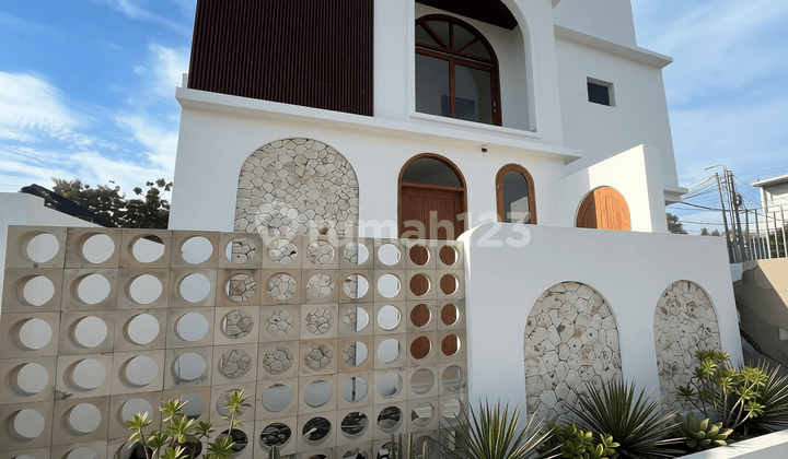 Modern New Santorini Villa Near Jimbaran Beach