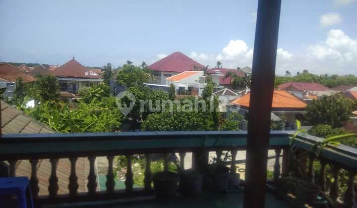 Rumah Hadap Kiblat Dengan Ornamen Islami