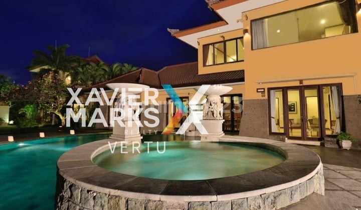 A Modern Style Villa With A Combination Of Balinese Styles