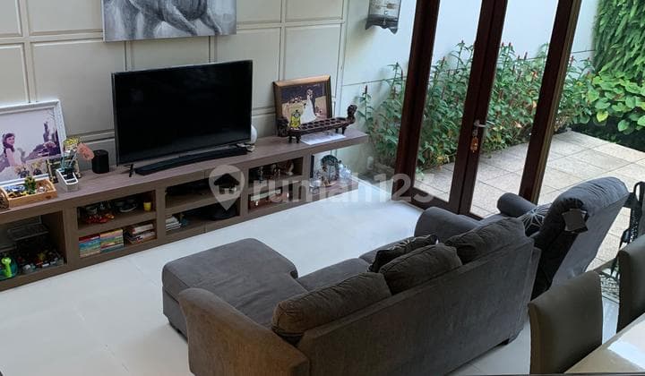 Rumah di Graha Family Surabaya