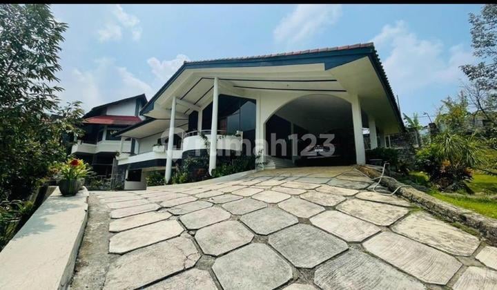 Villa di Trawas Mojokerto Mewah dan Terawat