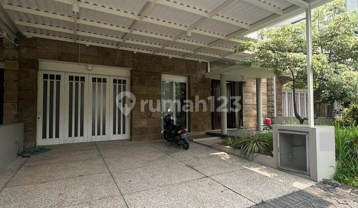 Disewakan Rumah Full Furnish Bagus di Royal Residenc