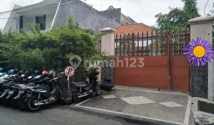 For Rent: House on Strategic Ccook Road for Various Businesses in Embong Kenongo.