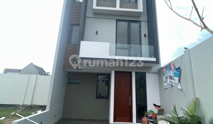 Jual Rumah Dian Istana 1.8 M 3 Lantai Furnish