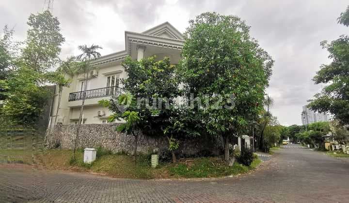 Villa Valensia Pakuwon Luxurious House Only 3 M-A Classic Design Surabaya