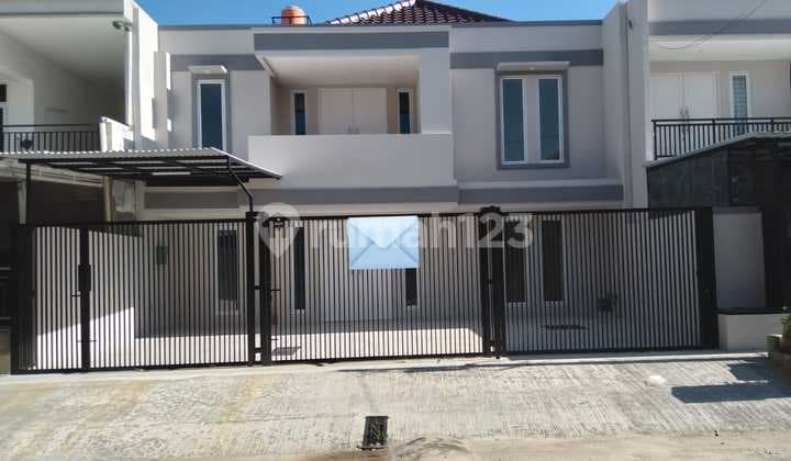Rumah Siap Huni 2 Lantai di Taman Modern