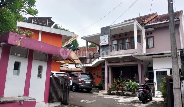 Murah! Rumah induk dan kost lokasi strategis di Dago Bandung