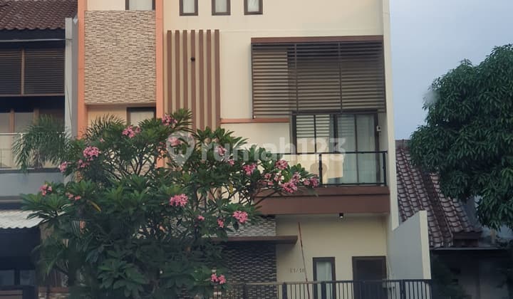 Quick 3-Story House Metland Puri